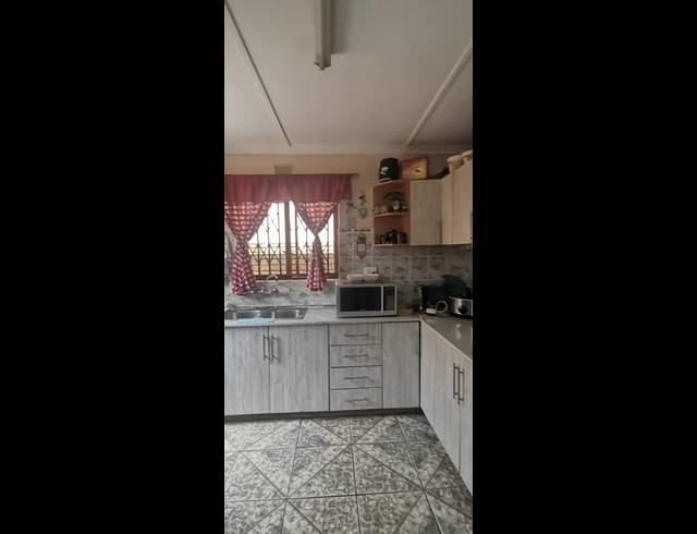 2 BEDROOM TOWNHOUSE FOR SALE IN EMPANGENI CENTRAL